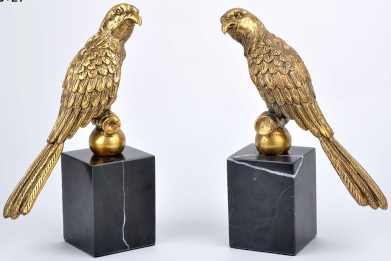 APL-0655-BOOKEND-(17*8*27)-GOLD/BLACK