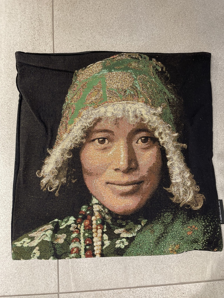 19734-TIBETAN WOMAN CUSHION 45X45 GREEN