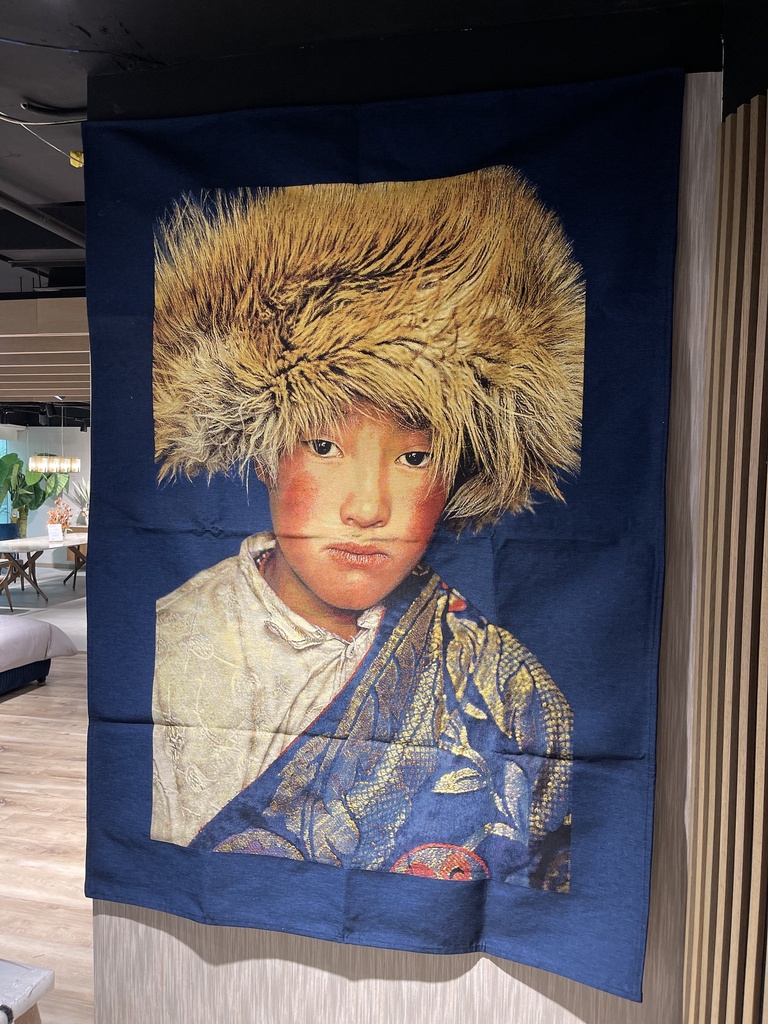 21064-TIBETAN BOY BLUE 140X210