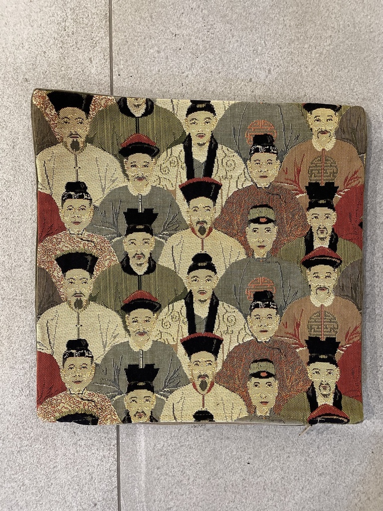 2736-ORIENTAL CUSHION 33X33