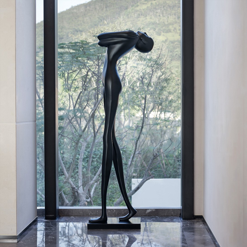 F-8224-SCULPTURE (600*500*2000)-SOFT SURFACE WITH BLACK AND GOLD
